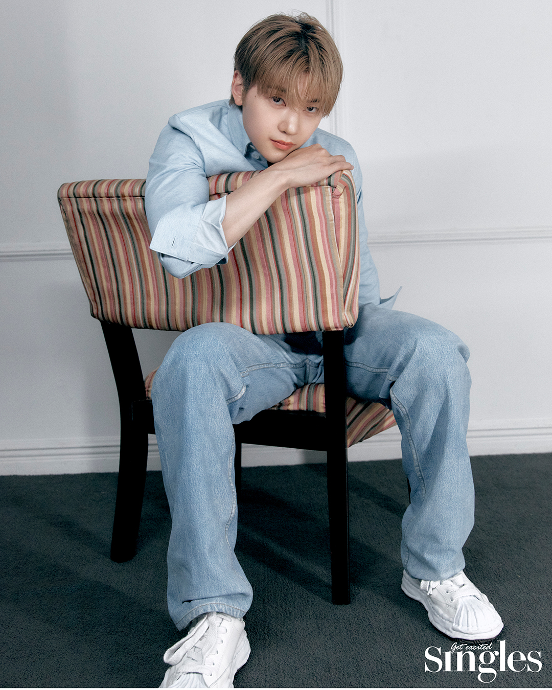 매튜가 보테가 베네타를 착용하고 촬영한 싱글즈 화보